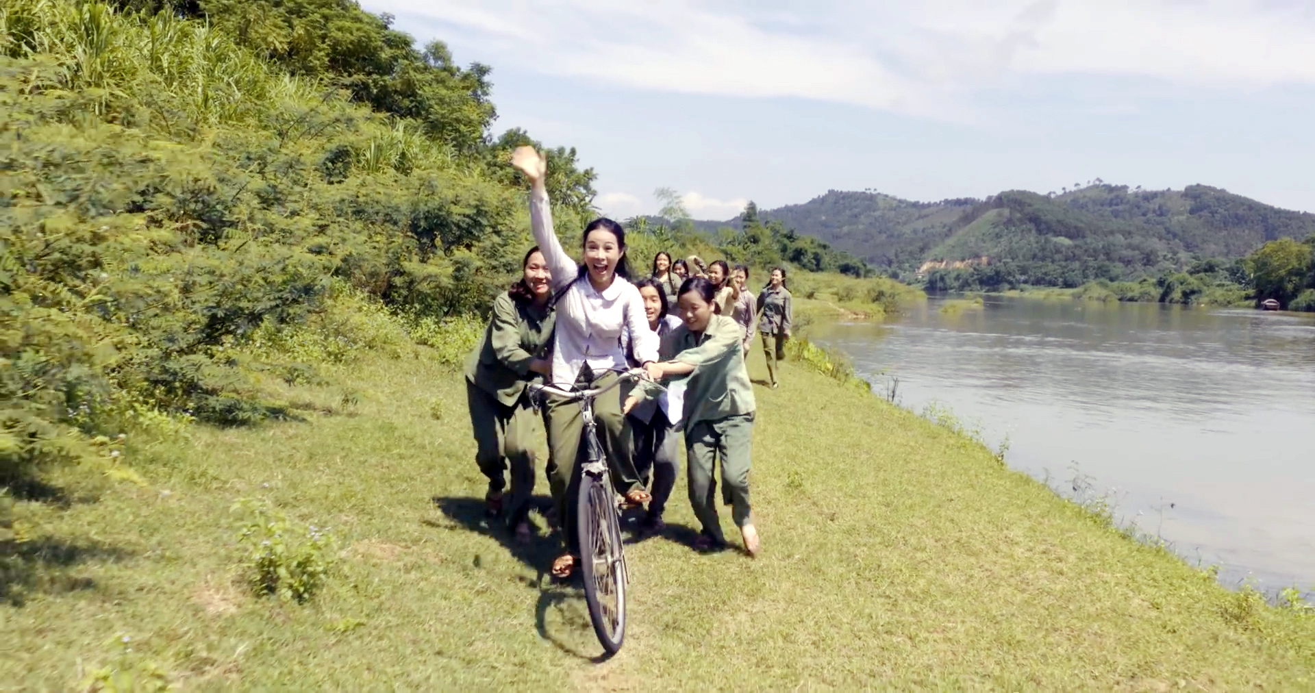 MV “Cúc ơi!” đầy xúc động về 10 bông hoa bất tử Ngã ba Đồng Lộc
