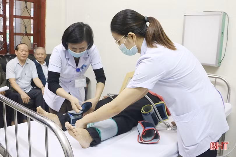 Khám sức khỏe định kỳ cho hơn 700 cán bộ
