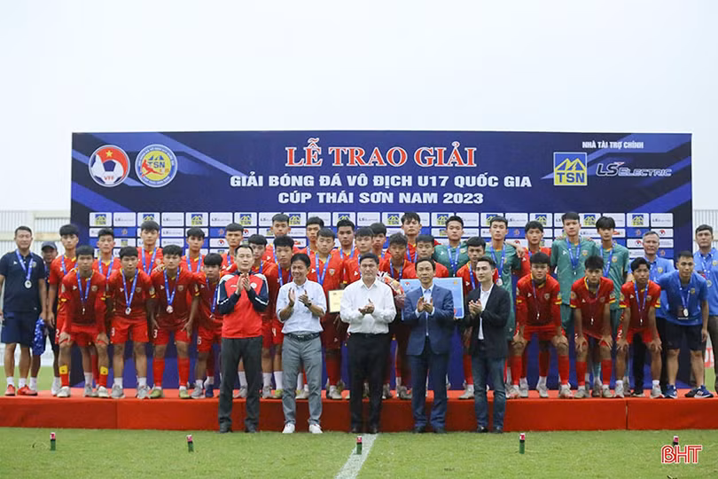Dàn cầu thủ Hà Tĩnh có thể hình lý tưởng tham gia giải U19 quốc gia
