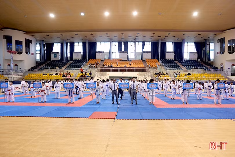 120 vận động viên tranh tài tại Giải Karate toàn tỉnh
