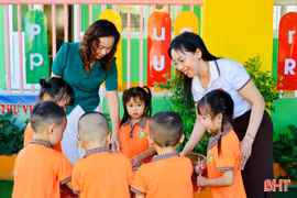 Cán bộ quản lý phát huy năng lực trên bục giảng