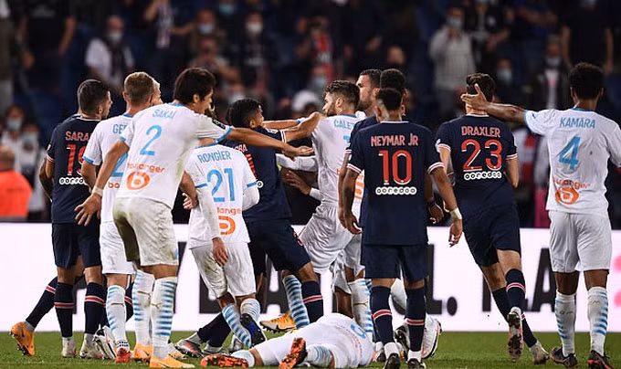 Ẩu đả trên sân, Neymar cùng 4 cầu thủ nhận thẻ đỏ trong thất bại của PSG