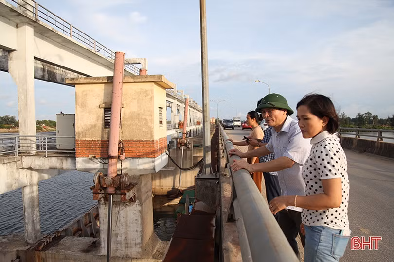 Đảm bảo an toàn tính mạng, tài sản của người dân trước diễn biến bão số 5