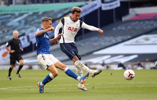 James Rodriguez cùng đồng đội đánh bại Tottenham