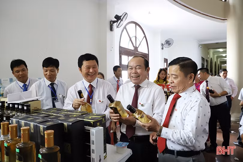 Ấn tượng gian hàng sản phẩm OCOP bên lề Đại hội Liên minh Hợp tác xã Hà Tĩnh