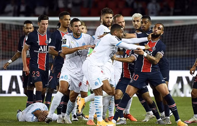 Ẩu đả trên sân, Neymar cùng 4 cầu thủ nhận thẻ đỏ trong thất bại của PSG