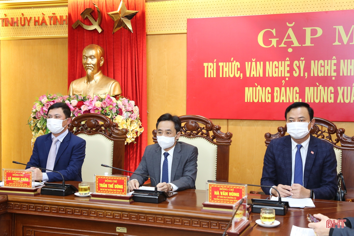 Đội ngũ trí thức, văn nghệ sỹ, nghệ nhân, nhà báo tiếp tục đồng hành, đóng góp cho sự phát triển của Hà Tĩnh