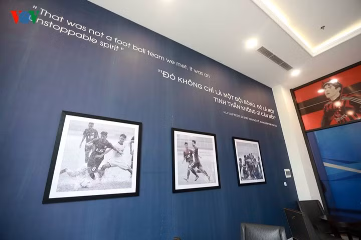 dot nhap hoc vien bong da pvf hoanh trang cua tan giam doc ryan giggs