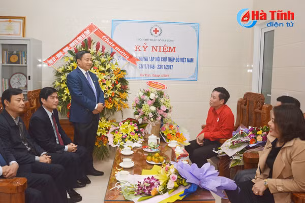 lanh dao tinh chuc mung hoi chu thap do nhan ngay truyen thong