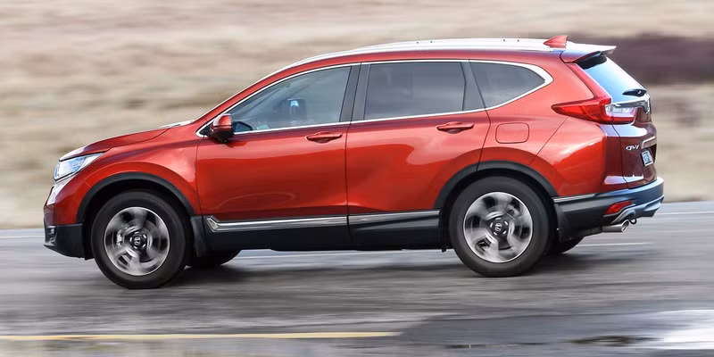 o to suv 7 cho o at ra mau moi vo mong giam gia 2018