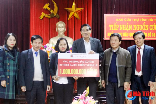 agribank ho tro 1 ty dong giup ha tinh khac phuc hau qua mua bao