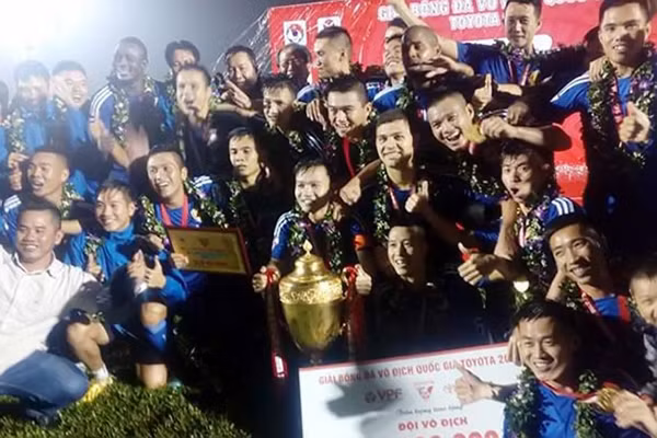 trung bet niem cam hung cho nha vo dich v league