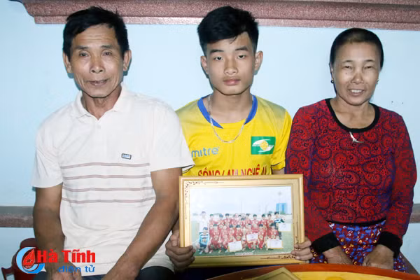 uoc mo cua cau be ha tinh tung thi dau trong mau ao u13 hagl