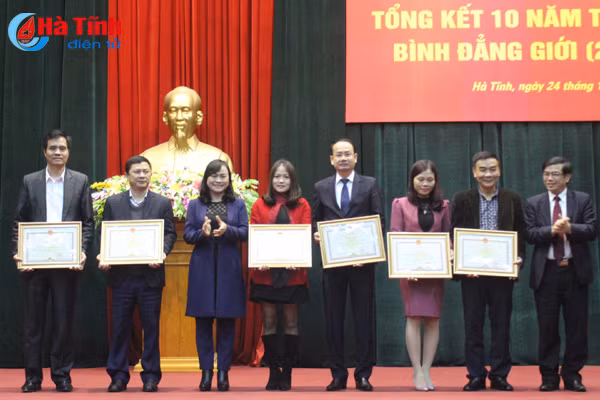 khoang cach ve bat binh dang gioi o ha tinh ngay cang thu hep
