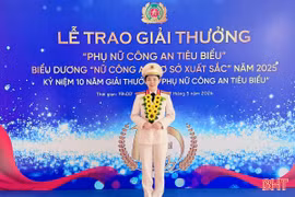 Nữ thiếu tá “truyền lửa” bảo vệ an ninh Tổ quốc qua không gian mạng