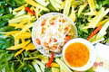 Đậm đà hương vị biển trong món gỏi cá đục Cổ Đạm