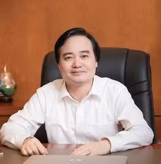Bộ trưởng Phùng Xuân Nhạ: Riêng đối với bậc tiểu học, tôi đánh giá rất cao vì đây là bậc nền tảng. Do đó, các cháu phải được học, được dánh giá hết sức nhẹ nhàng và căn bản. thong tu 30 se duoc sua doi bo sung theo huong gan voi thuc te