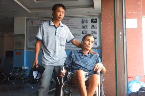 benh vien no luong 8 thang hon 200 y bac sy dinh cong