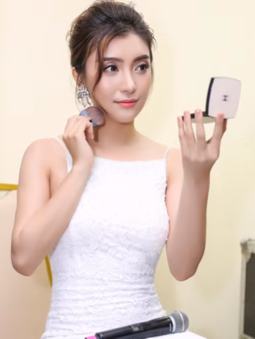 10 my nhan viet trang diem dep thang 7