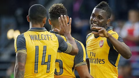 arsenal vui dap viking 8 0 dortmund bi sunderland cam hoa