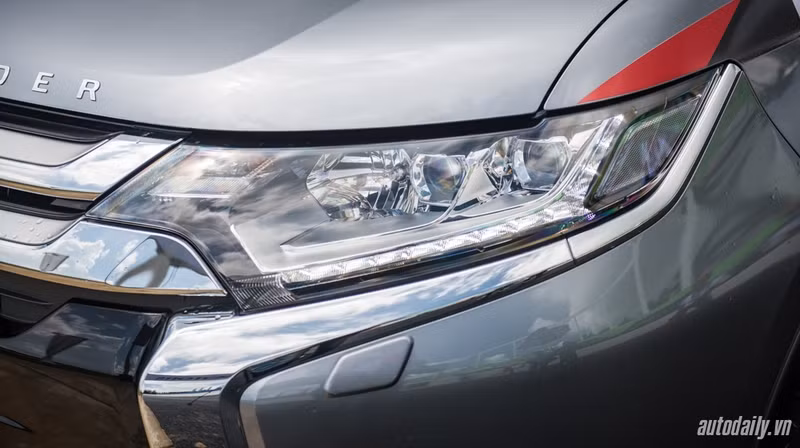 can canh mitsubishi outlander vua ra mat thi truong viet