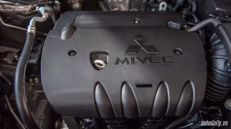 can canh mitsubishi outlander vua ra mat thi truong viet