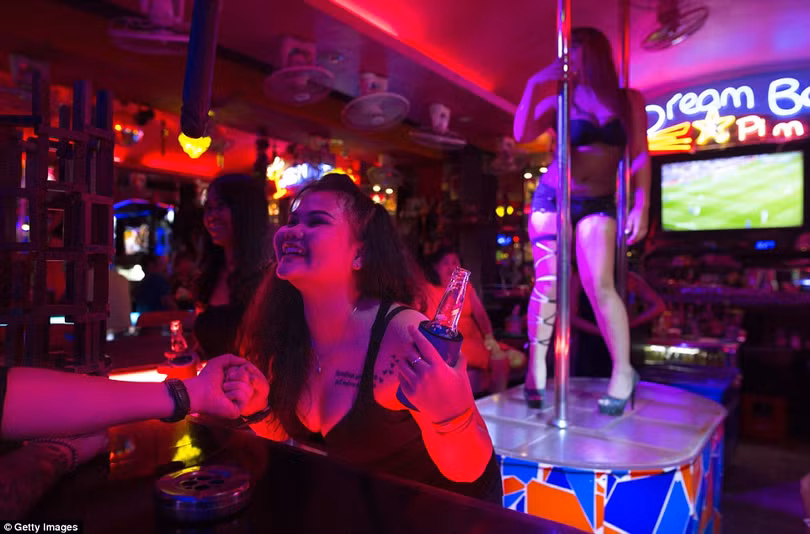 goc toi pattaya noi nganh cong nghiep tinh duc truoc nguy co xoa so