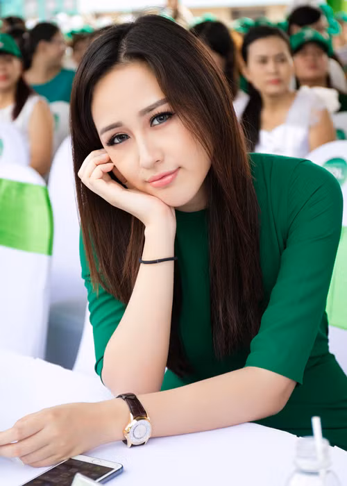 10 my nhan viet trang diem dep thang 7