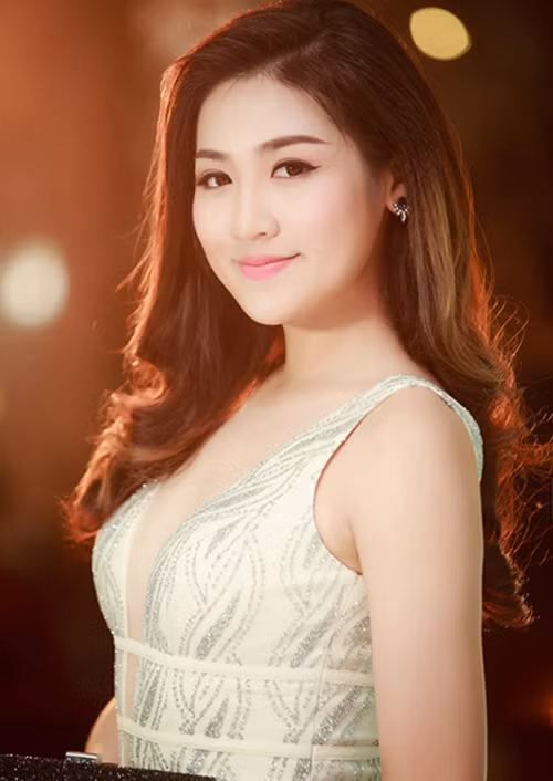 10 my nhan viet trang diem dep thang 7