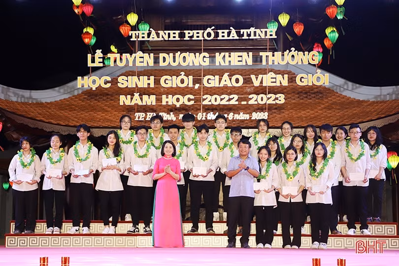 TP Hà Tĩnh tôn vinh 239 học sinh giỏi, giáo viên giỏi