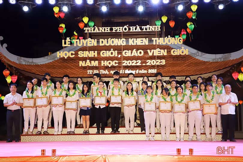 TP Hà Tĩnh tôn vinh 239 học sinh giỏi, giáo viên giỏi