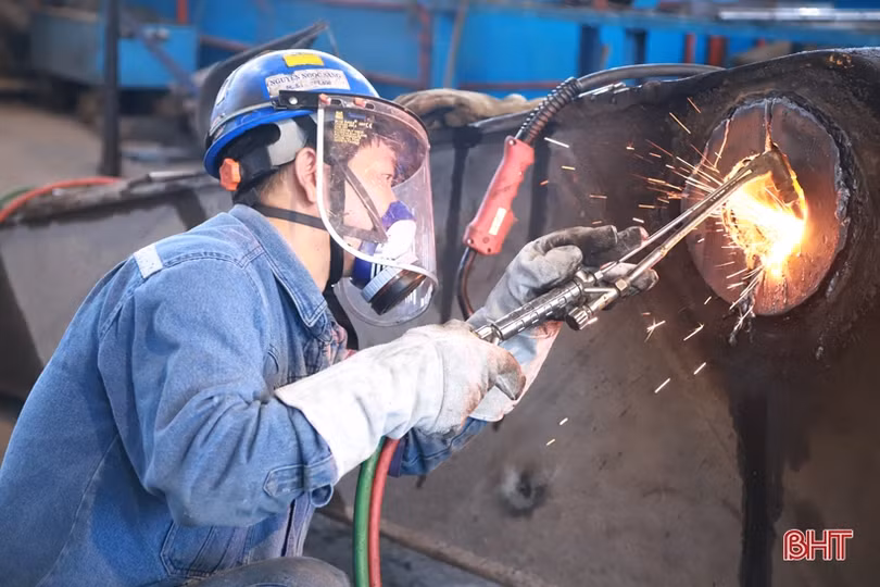Hà Tĩnh sôi nổi kỷ niệm 75 năm ngày Bác Hồ ra Lời kêu gọi thi đua ái quốc