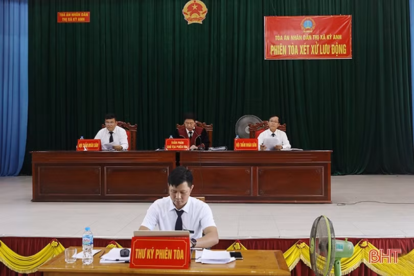 Xét xử lưu động 2 vụ án vi phạm quy định giao thông đường bộ