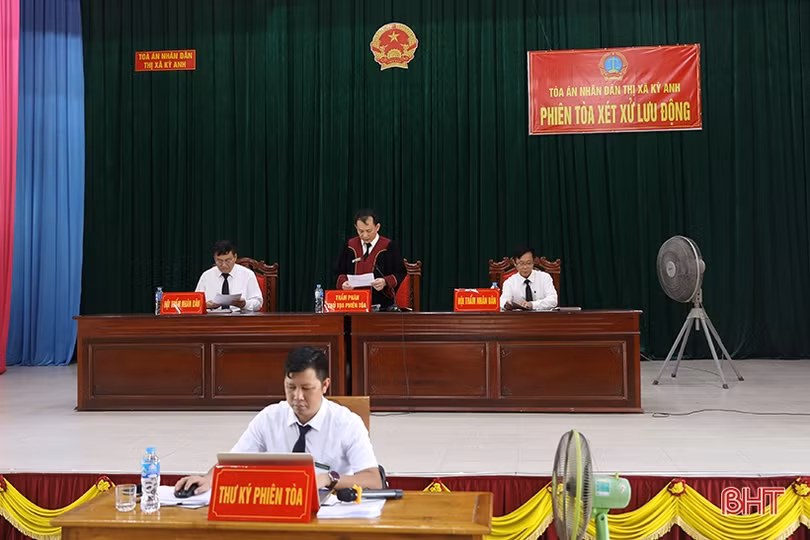 Xét xử lưu động 2 vụ án vi phạm quy định giao thông đường bộ