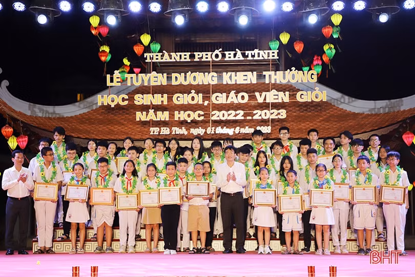 TP Hà Tĩnh tôn vinh 239 học sinh giỏi, giáo viên giỏi
