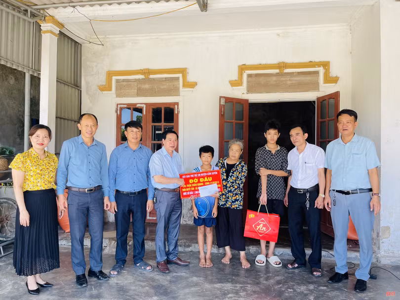 Cẩm Xuyên, Thạch Hà trao gần 1.300 suất quà cho trẻ em nhân Ngày Quốc tế thiếu nhi