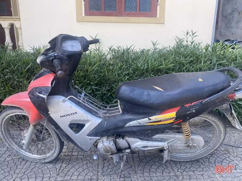 Nửa đêm đạp xe đi... trộm xe máy