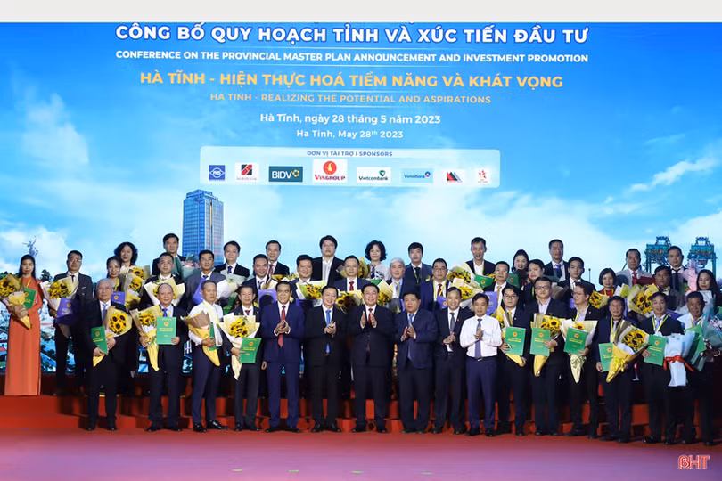Hà Tĩnh sôi nổi kỷ niệm 75 năm ngày Bác Hồ ra Lời kêu gọi thi đua ái quốc