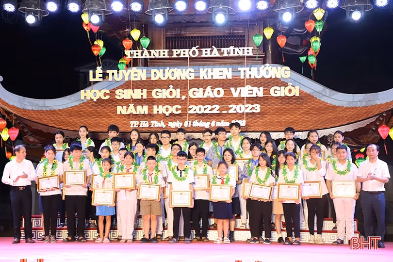 TP Hà Tĩnh tôn vinh 239 học sinh giỏi, giáo viên giỏi
