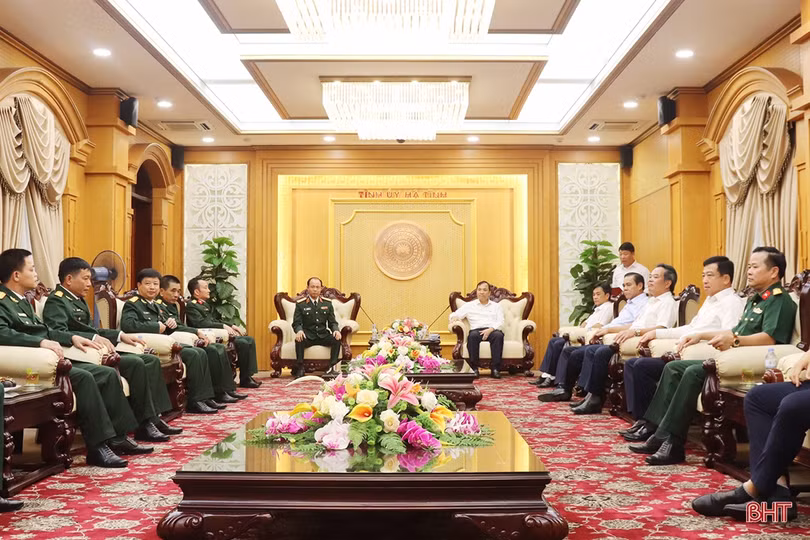 Lãnh đạo tỉnh chúc mừng Thiếu tướng Phạm Bá Hiền