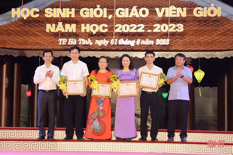 TP Hà Tĩnh tôn vinh 239 học sinh giỏi, giáo viên giỏi