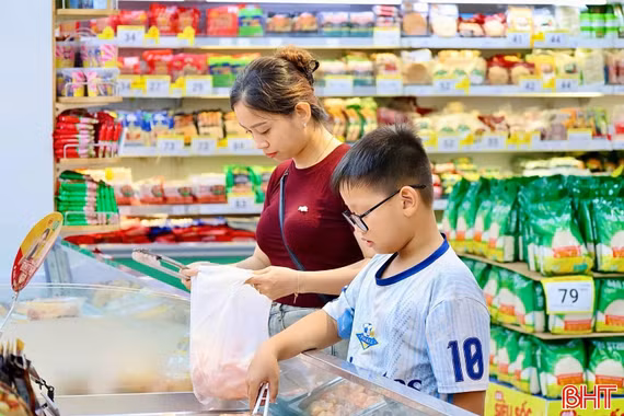 Nhiều người tiêu dùng Hà Tĩnh điều chỉnh thói quen chi tiêu