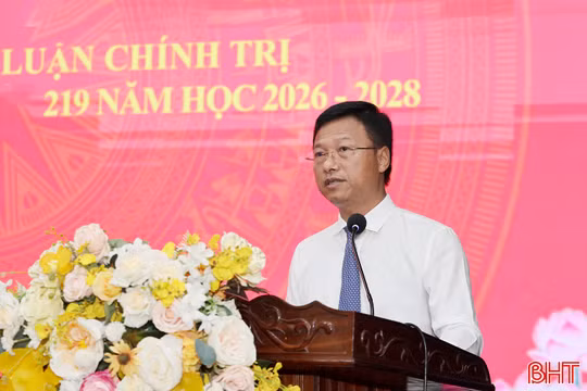 Khai giảng lớp trung cấp lý luận chính trị hệ không tập trung khóa 219