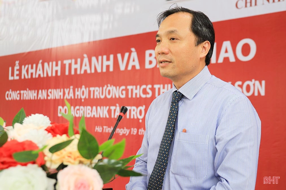 Bí thư Tỉnh ủy dự lễ bàn giao các công trình do Agribank Hà Tĩnh tài trợ cho trường học ở Hương Sơn