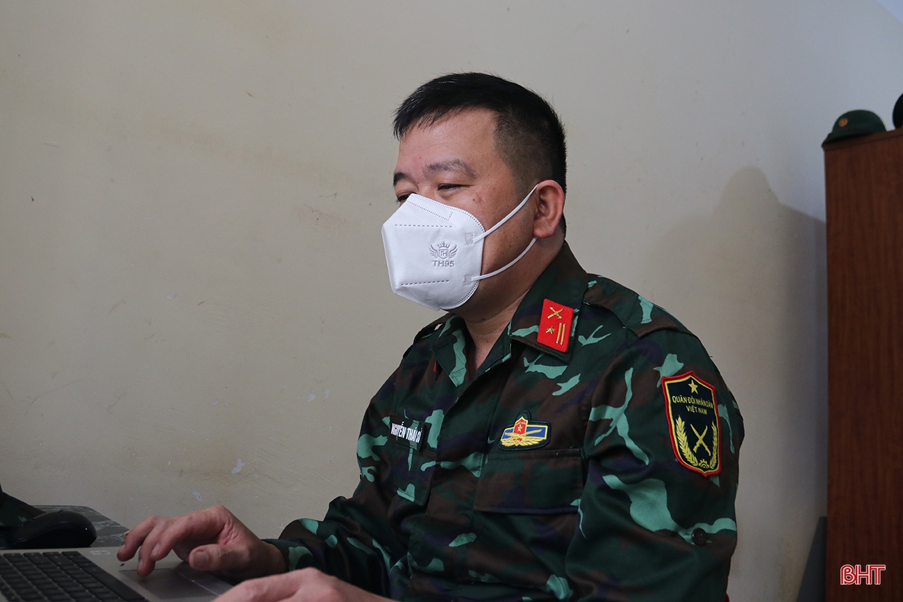 Những người lính “đánh giặc” COVID-19