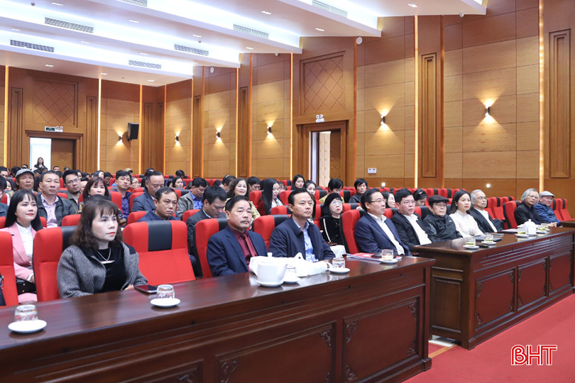 Ban Tuyên giáo Tỉnh ủy phối hợp Sở VH-TT&amp;DL, Hội Liên hiệp Văn học - Nghệ thuật tổ chức hội nghị nghiên cứu, học tập, quán triệt Nghị quyết số 18- NQ/TU ngày 22/12/2023 của BCH Đảng bộ tỉnh về xây dựng, phát triển văn hóa, con người Hà Tĩnh trong giai đoạn mới (tháng 3/2023).