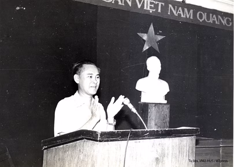 Trước khi đến với ngành Năng lượng nguyên tử, ông từng theo học ngành gì?