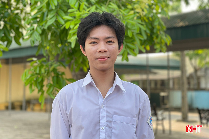 Trần Nguyễn Đăng Nguyên - chủ nhân bộ sưu tập thời trang tái chế đang gây "sốt".