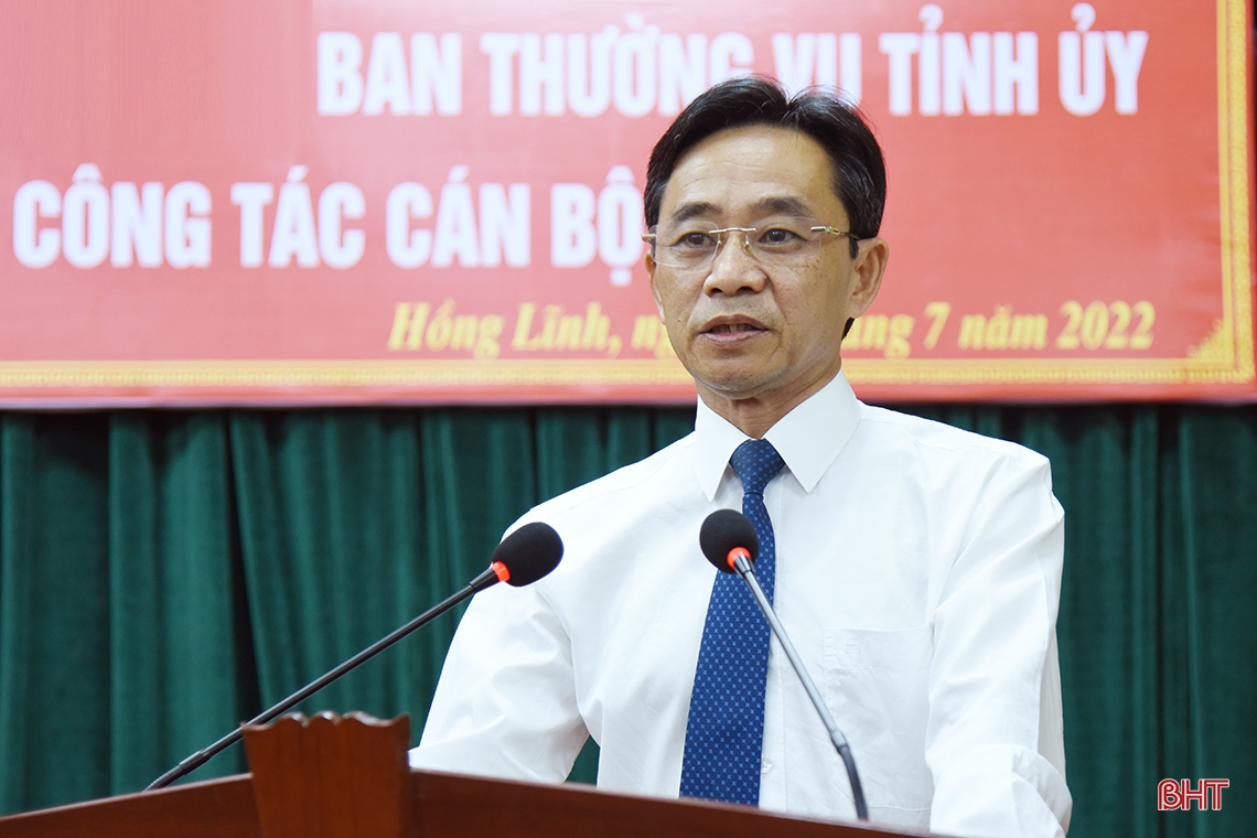 Ban Thường vụ Tỉnh ủy Hà Tĩnh điều động, luân chuyển cán bộ thị xã Hồng Lĩnh