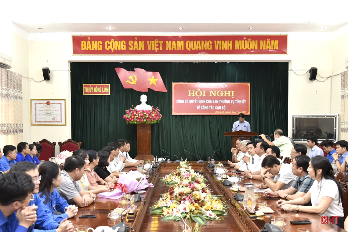 Ban Thường vụ Tỉnh ủy Hà Tĩnh điều động, luân chuyển cán bộ thị xã Hồng Lĩnh
